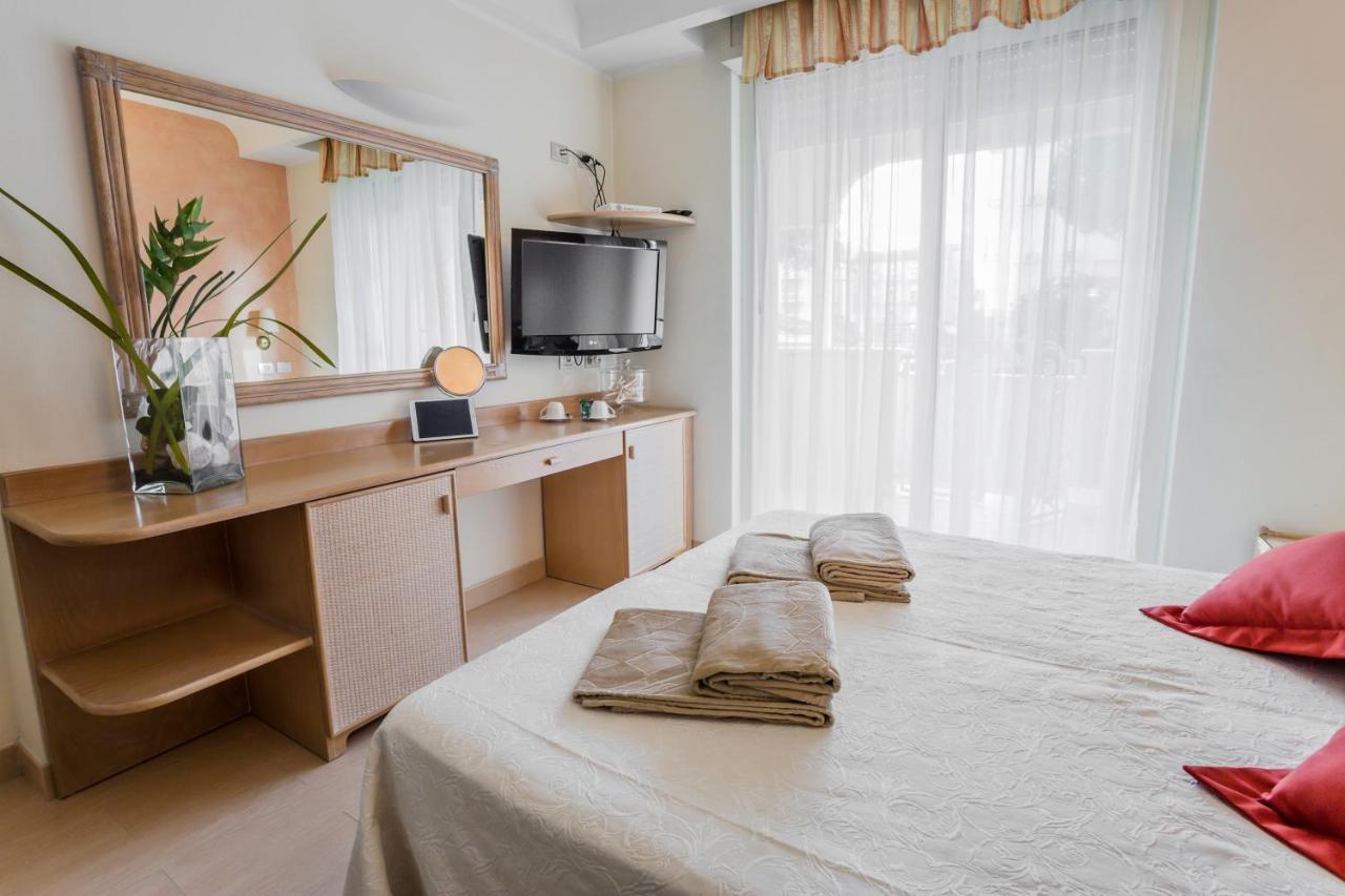 Hotel Derby Exclusive Milano Marittima Esterno foto