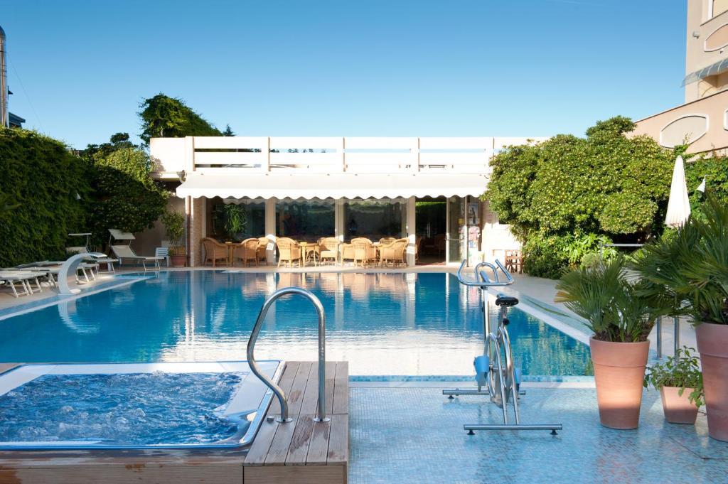 Hotel Derby Exclusive Milano Marittima Esterno foto